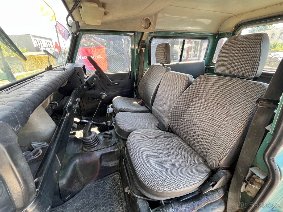 Land Rover Defender 2,5 d 83kW LR 90 7 míst - 13