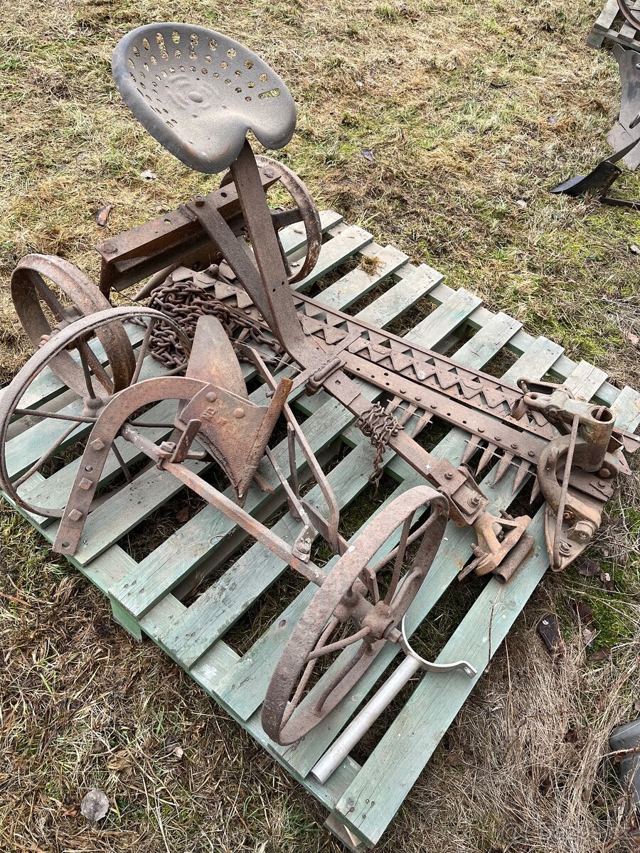 Staré zemědělské stroje - 13