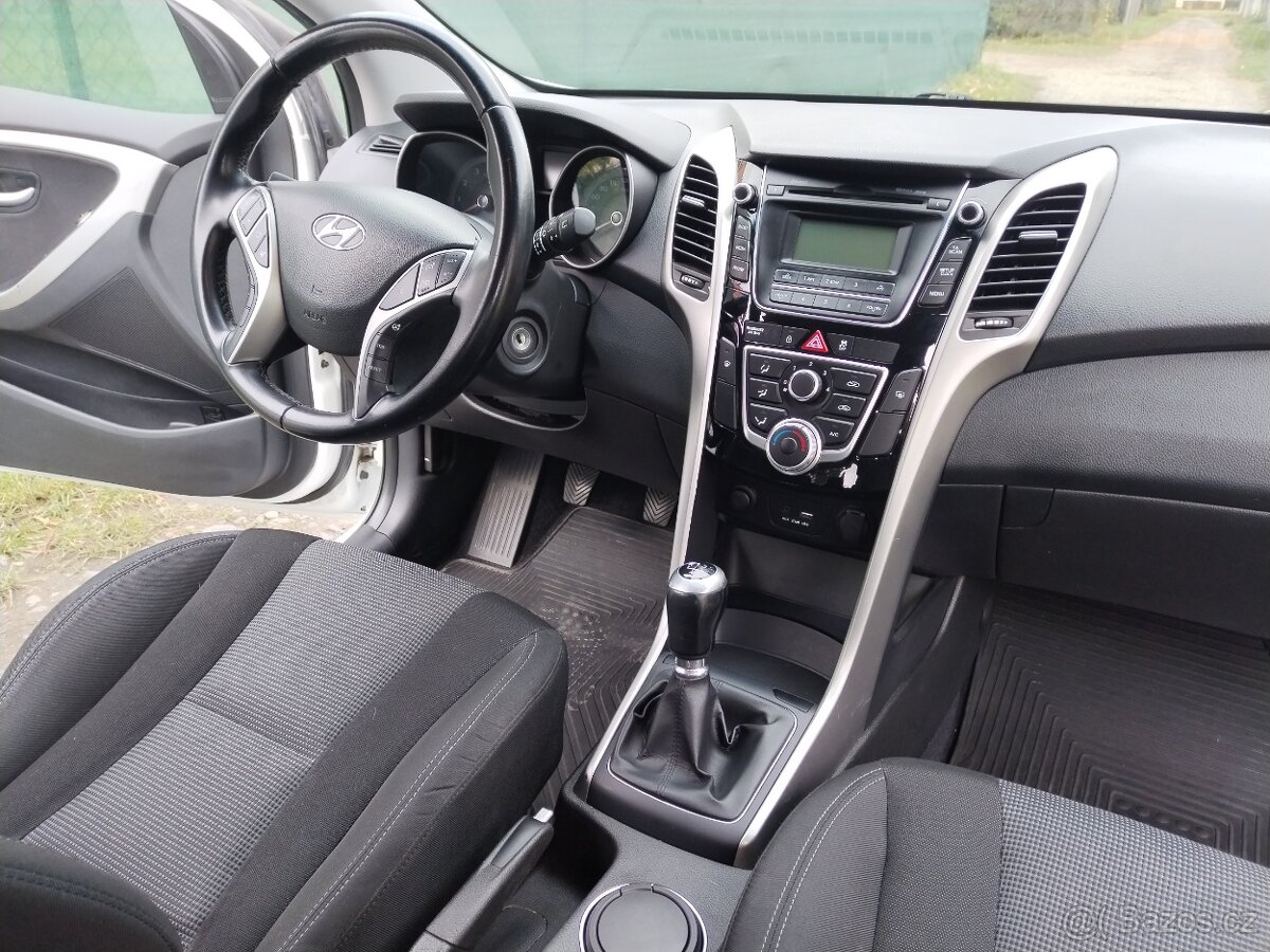 Hyundai i30 1.6 benzín 88kw-Koup.ČR,1 MAJITEL,CEBIE,SERVIS - 13