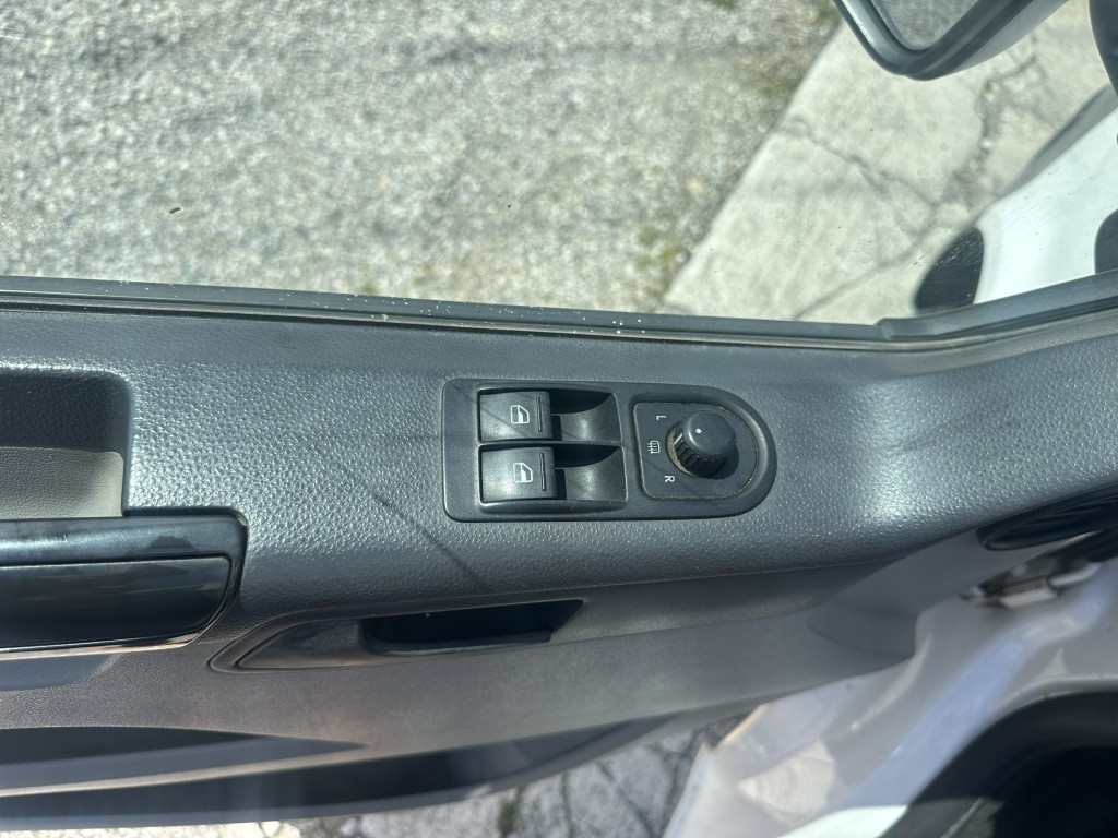 VW Transporter T5 2.0 TDi 103kW - 13
