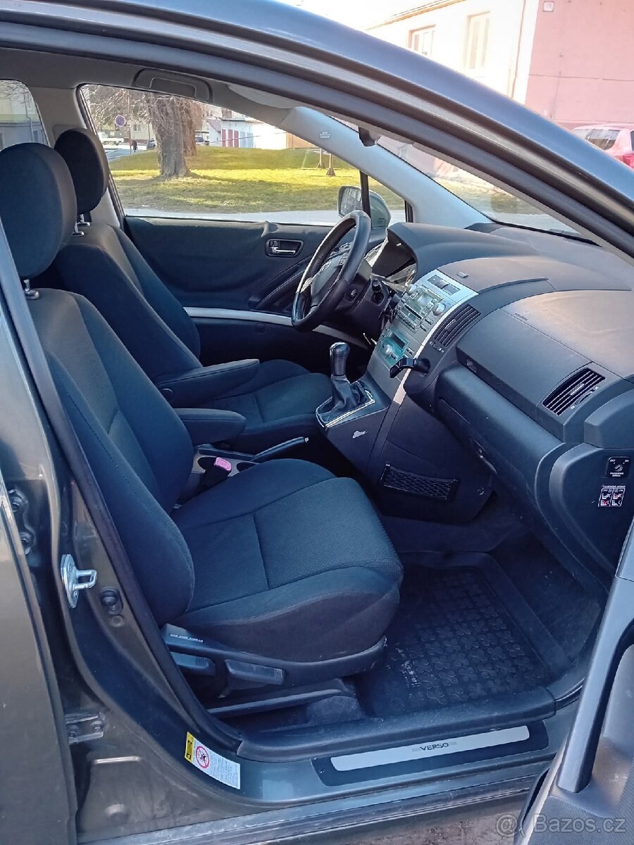 Toyota corrola verso - 13