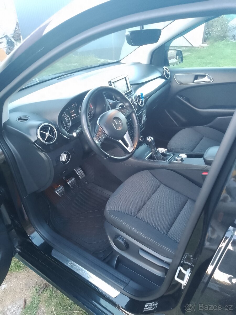 Mercedes Benz B180 - 13