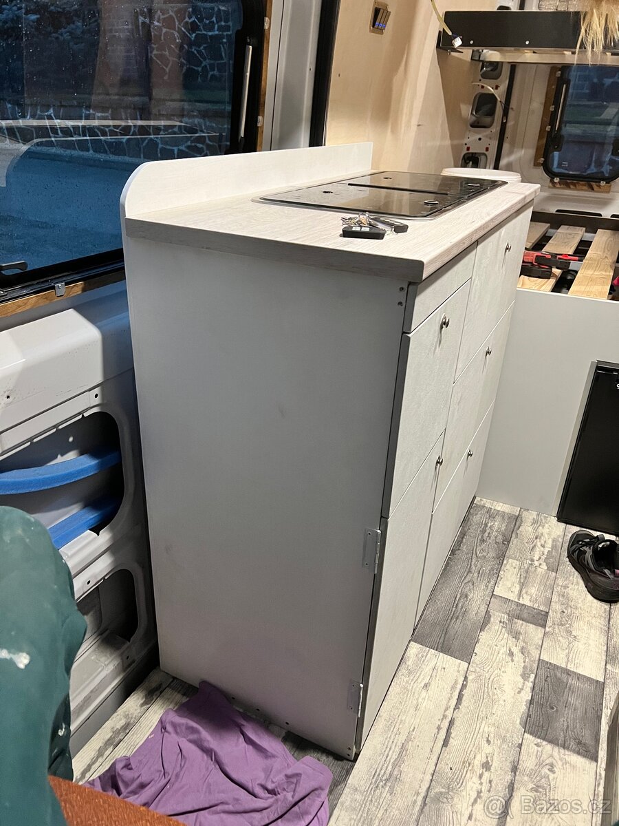 Stavba obytné dodávky - 13