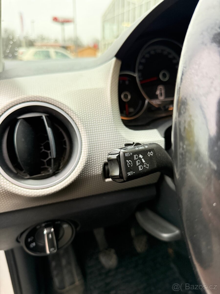 VW UP 1.0 CNG Facelift - 13