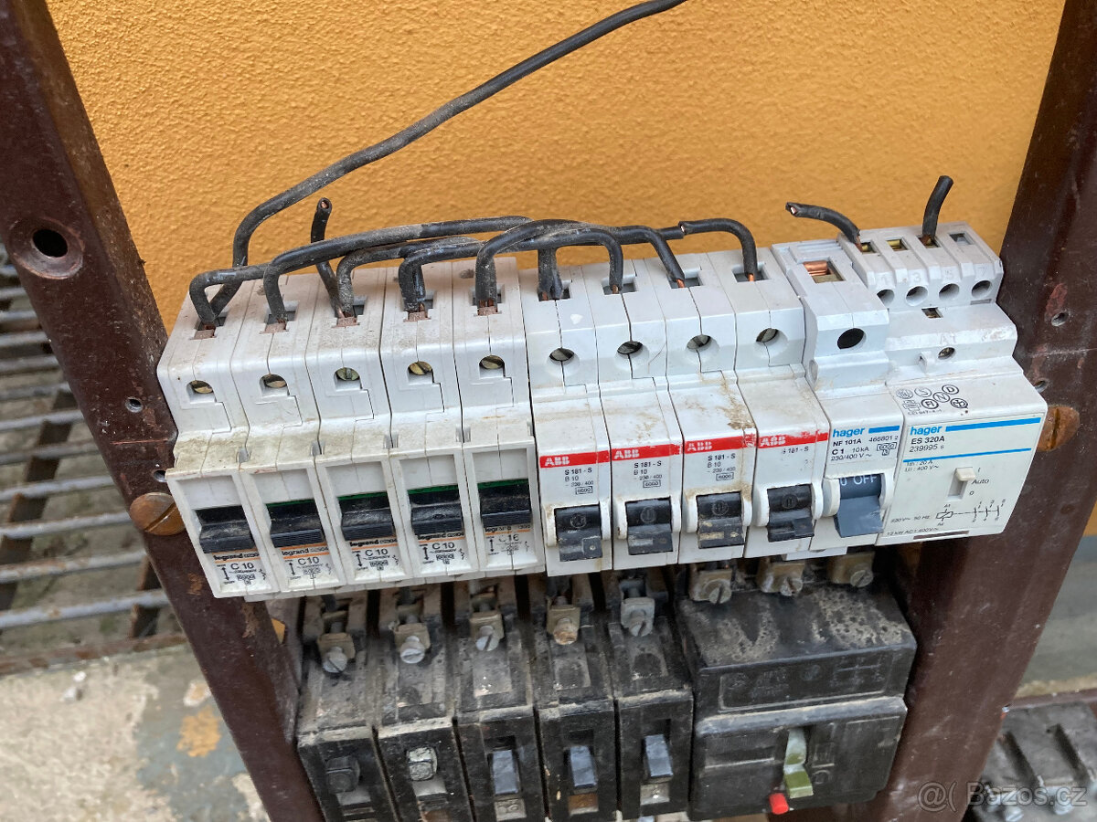 Elektrický rozvaděč, jističe, elektroinstalace za 500 kč - 13
