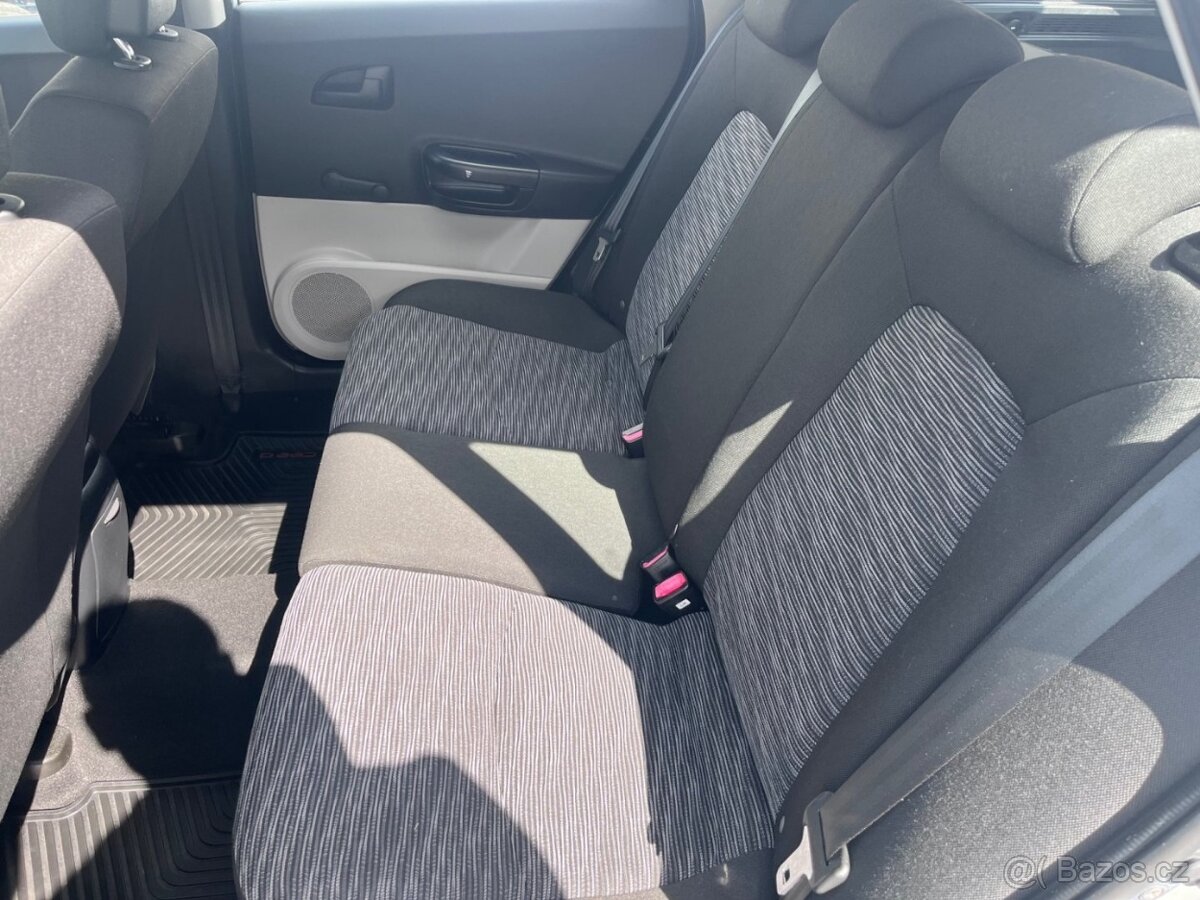 KIA CEED 1,6i COMFORT KOMBI 1.MAJITEL - 13