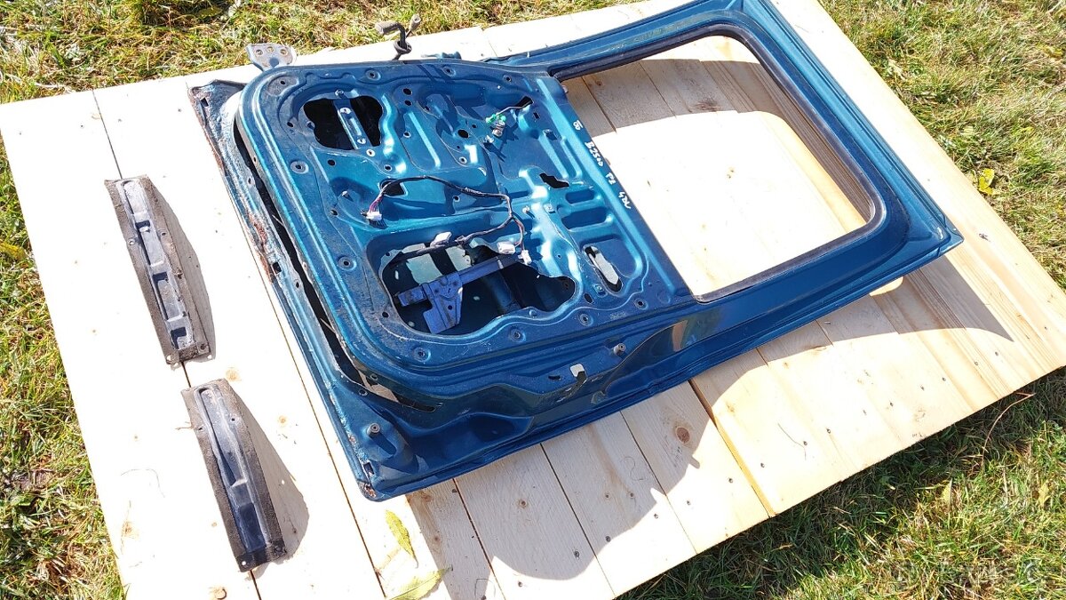 Ford Ranger: Dveře PZ zelené 1tis - 13