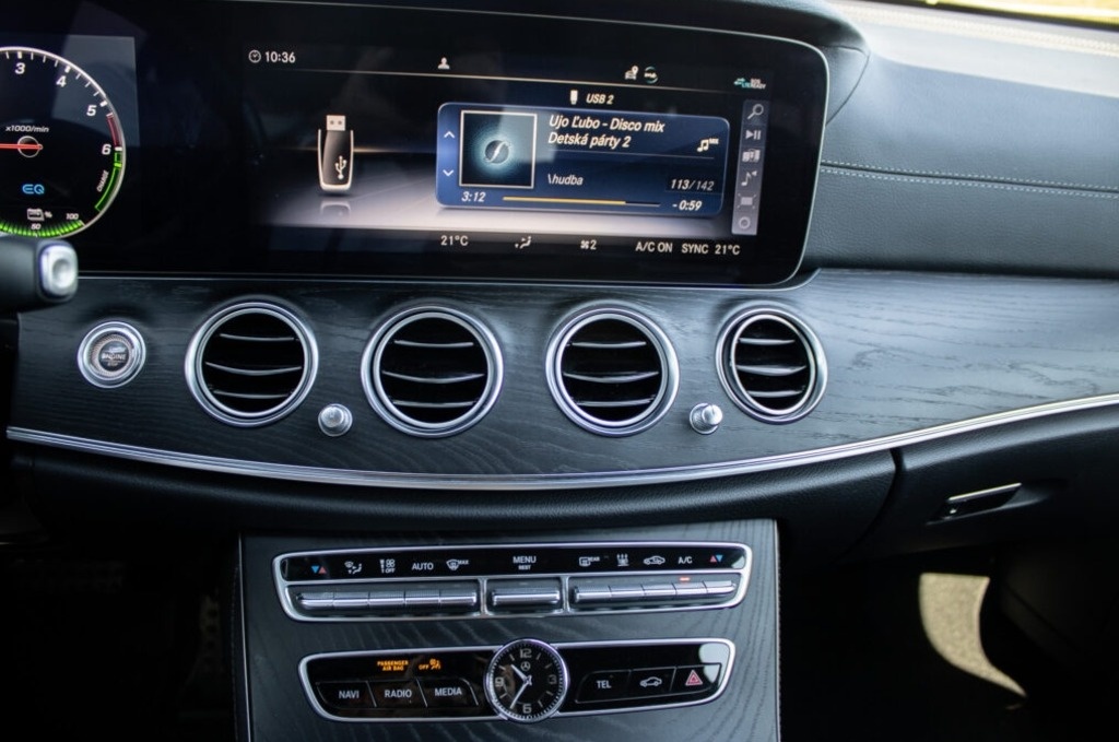 Mercedes Benz E 300 de T Avantgarde (2020) - 13