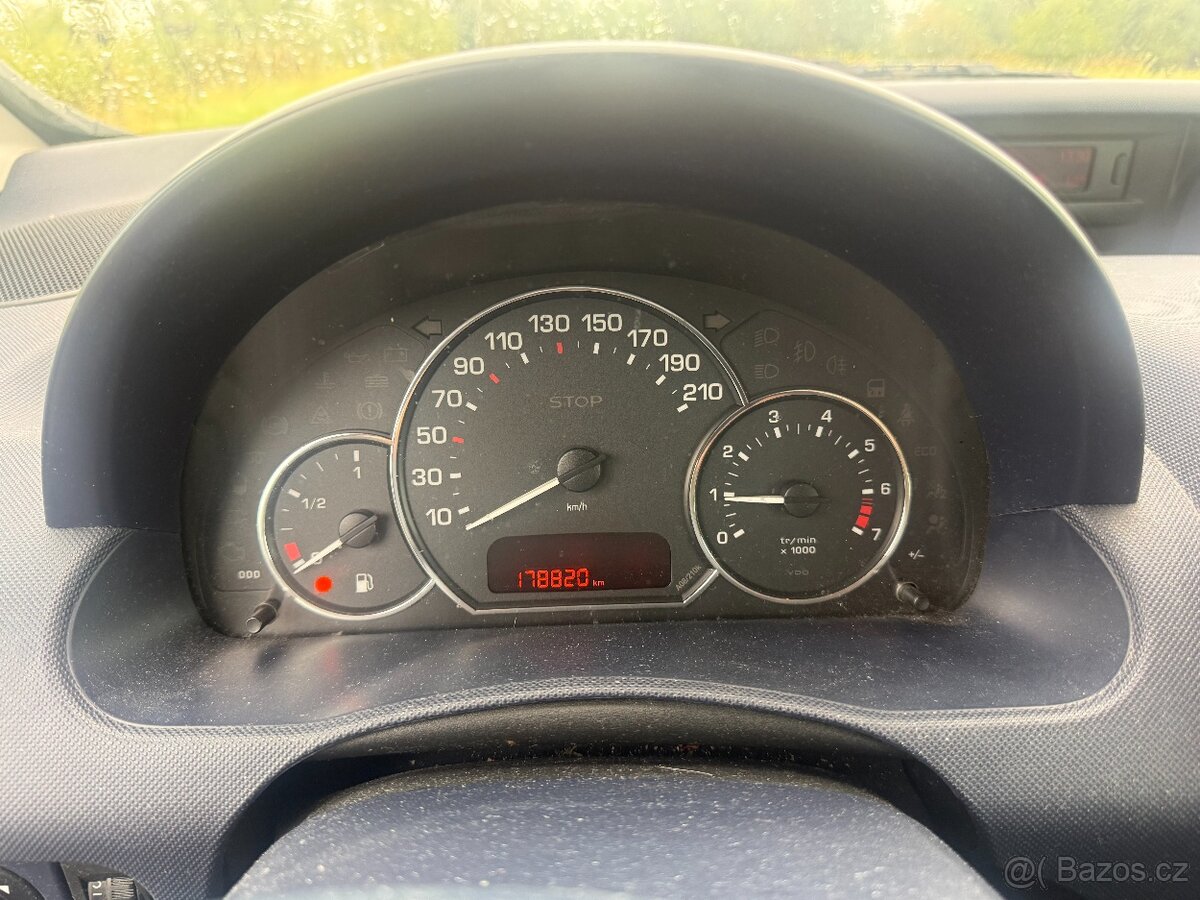 Peugeot 1007 1,4 benzin stk 09/2028 - 13