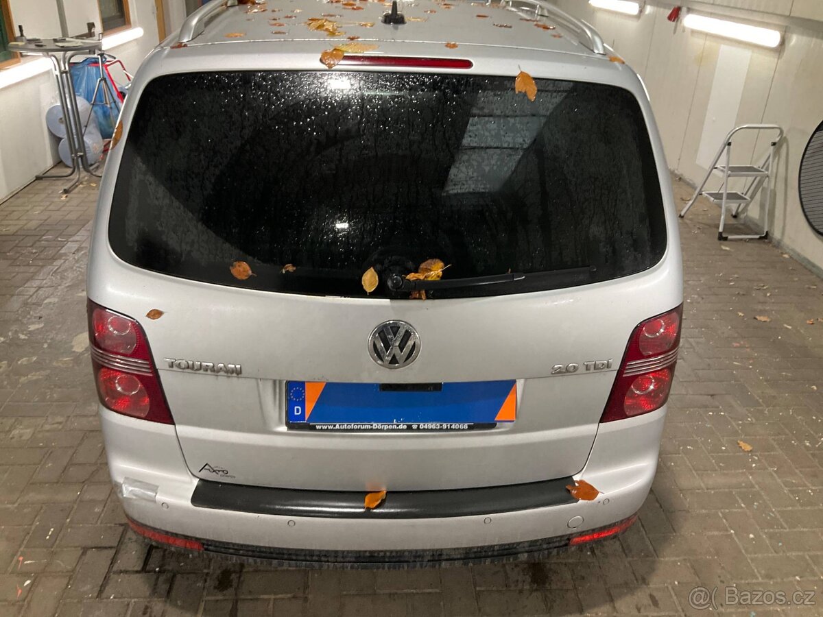 VW Touran 2.0TDI 103kW Highline 7.míst,bez koroze,tažné - 13