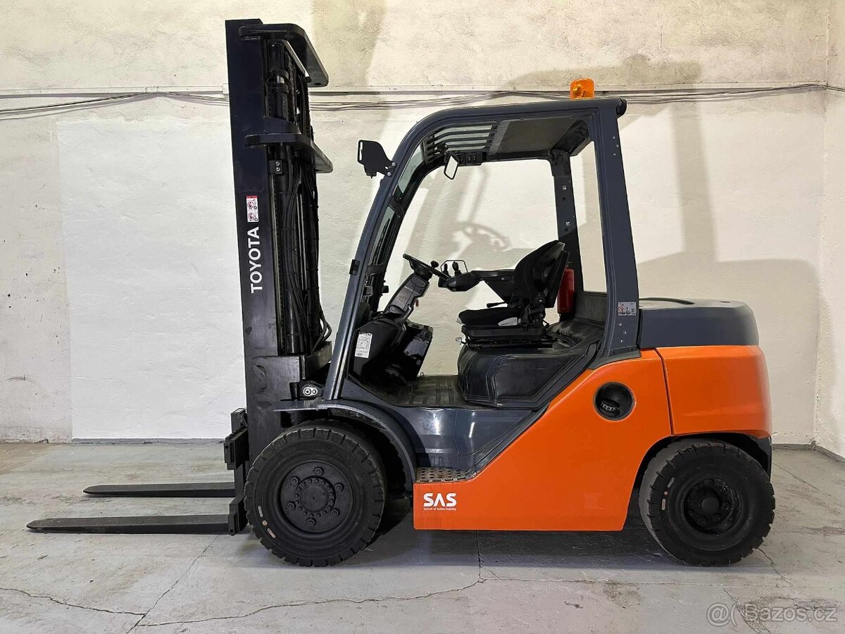 Vysokozdvižný vozík TOYOTA 4t, r.v. 2017 - 13