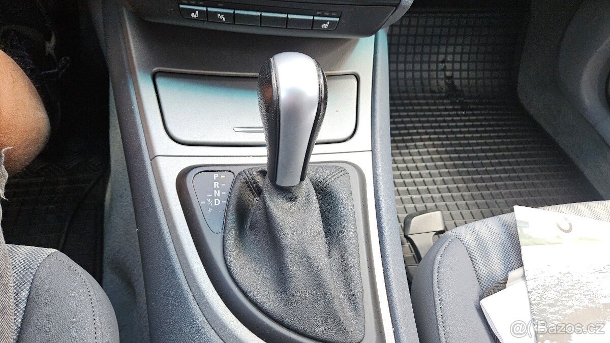 BMW Řada 1 118i 2,0 benzín - 13