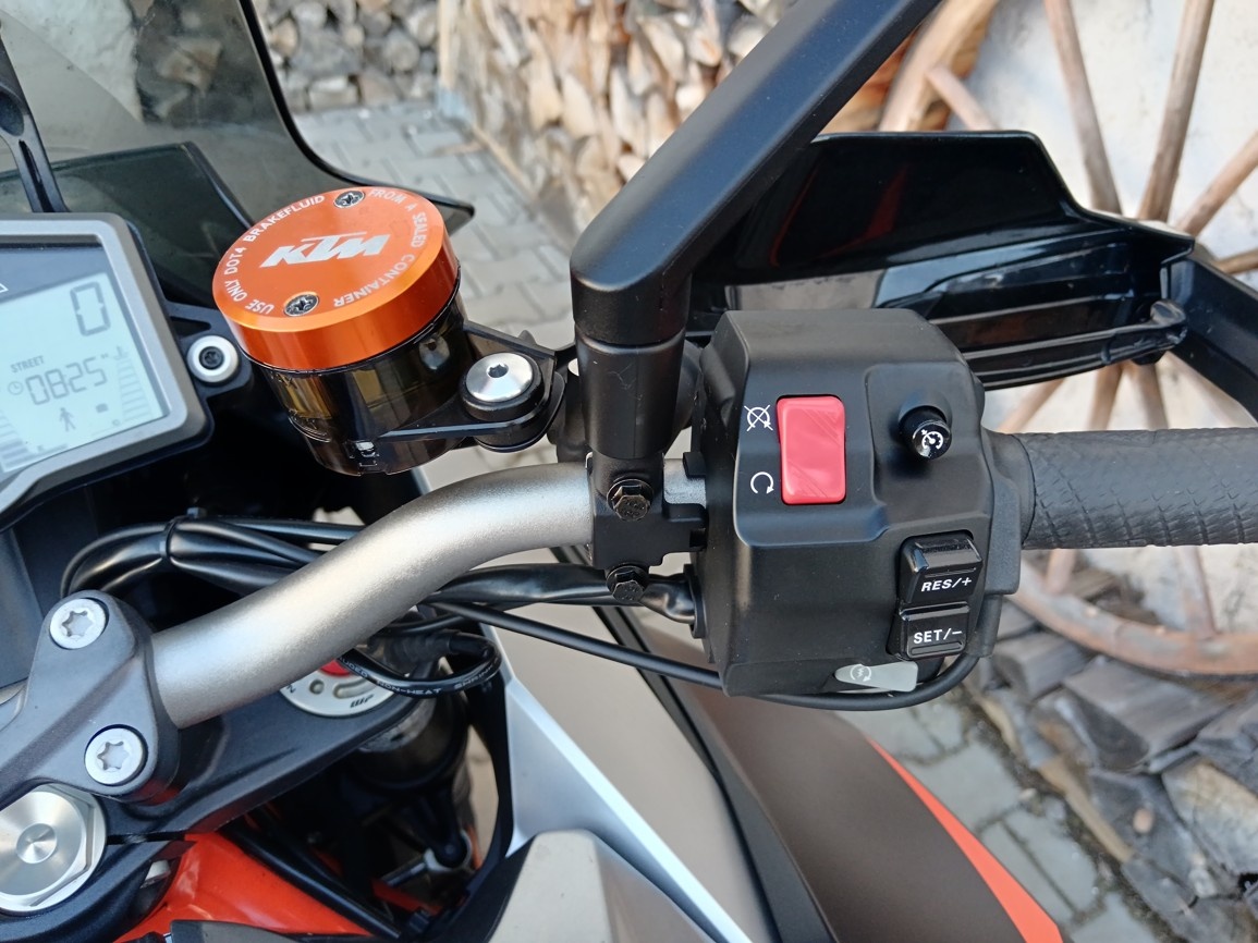 KTM 1290 SUPER DUKE GT - 13