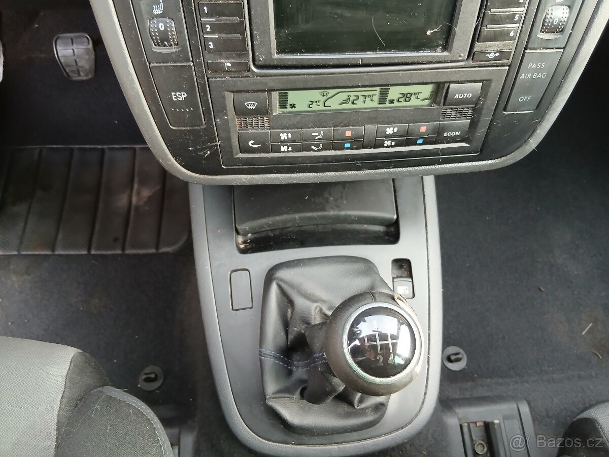 VW Sharan 2.0 TDI, 7 míst, STK 5/27 - 13