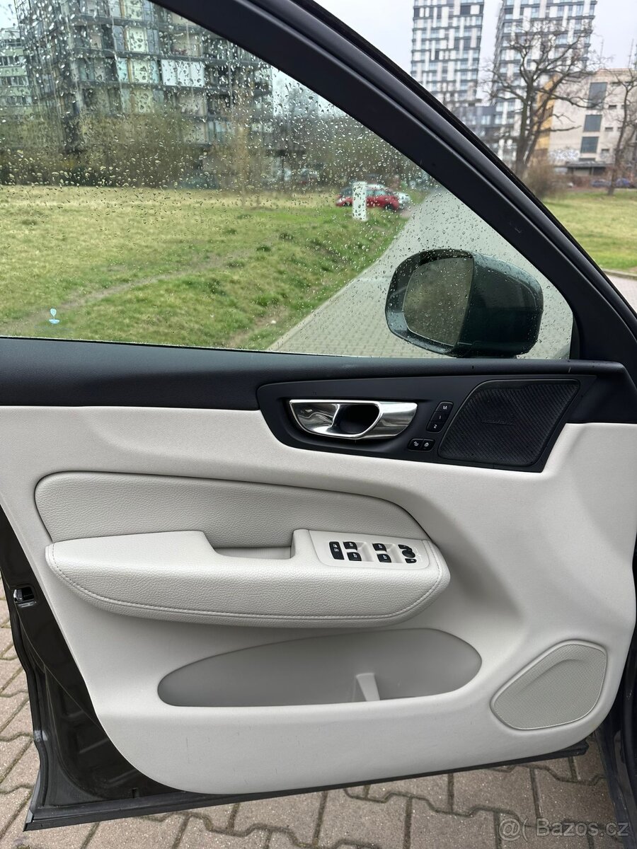 Na prodej Volvo XC60 2019 T5 Momentum 184 kW - 13