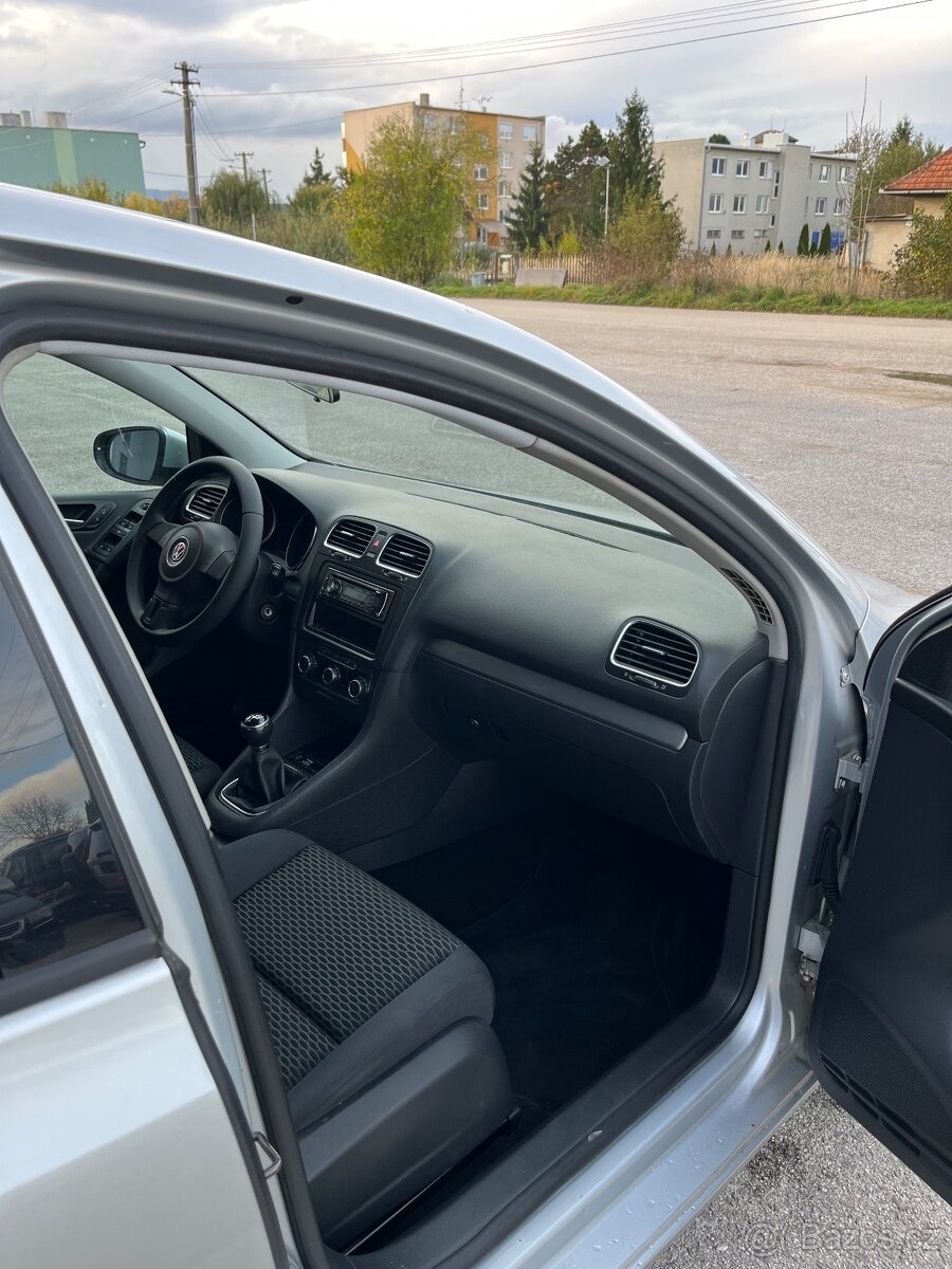 Volkswagen Golf 6 TrendLine 1.6 Benzin + LPG = Top Stav = - 13