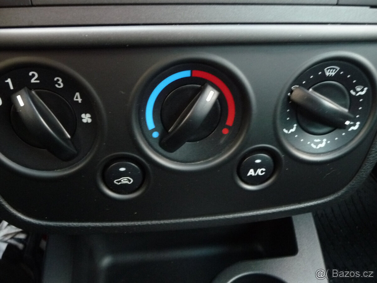 Ford Fiesta 1.3i najeto 28 000km 1.majitel koupeno v čr - 13