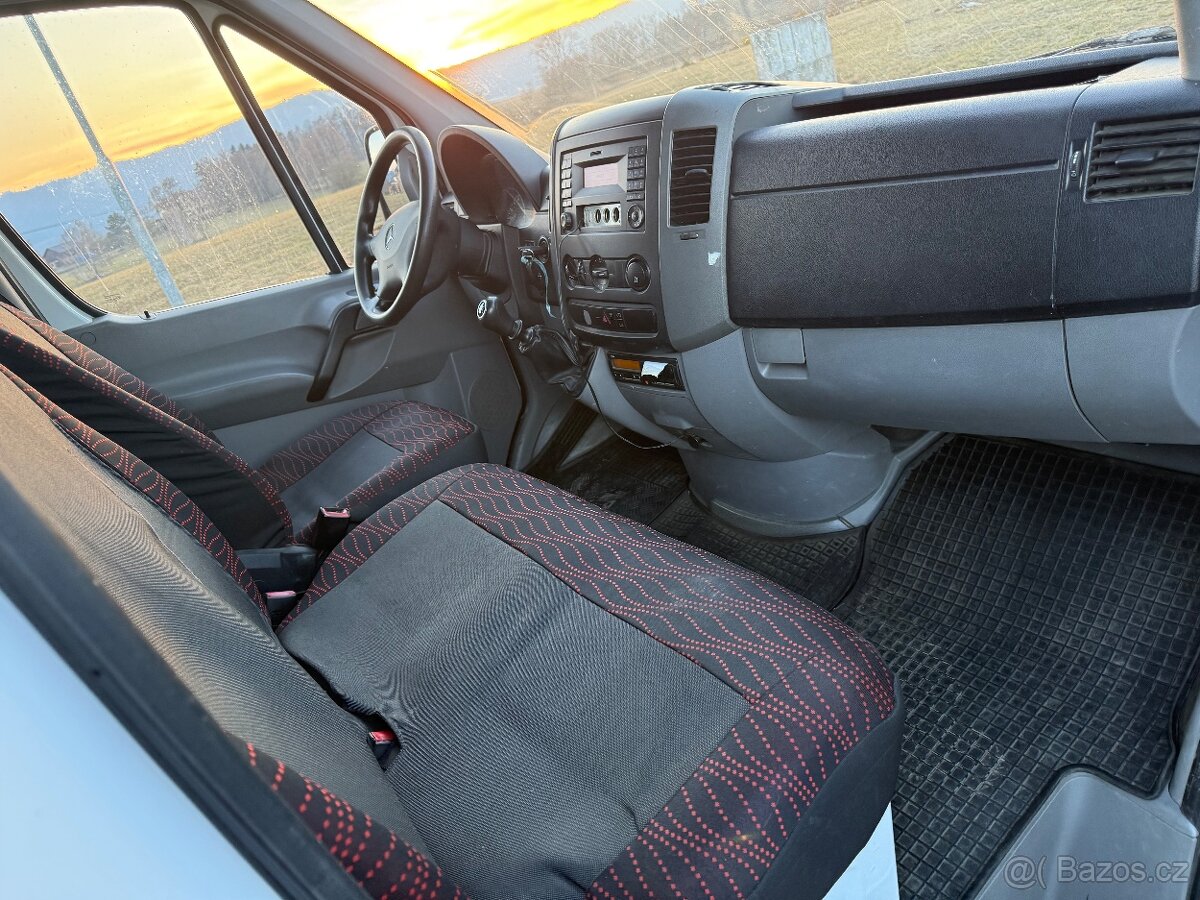 MB Sprinter 516 4x4 dílna + 6 místné - 13