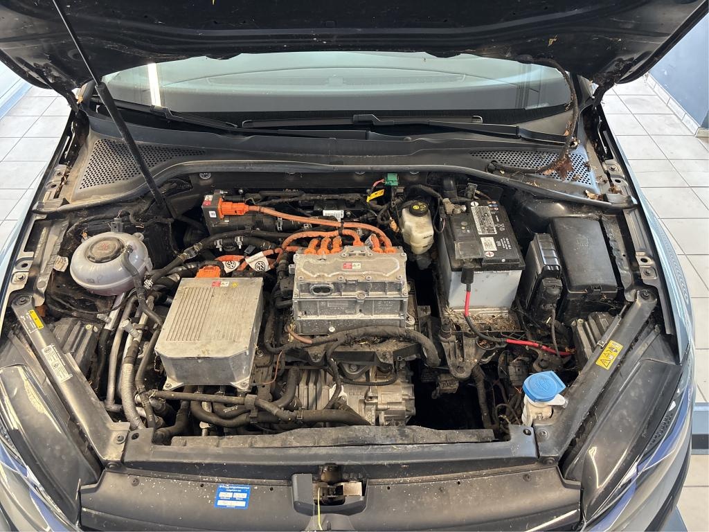 Volkswagen e-Golf 100kw elektro,kůže,keyless,virtual,tepelko - 13