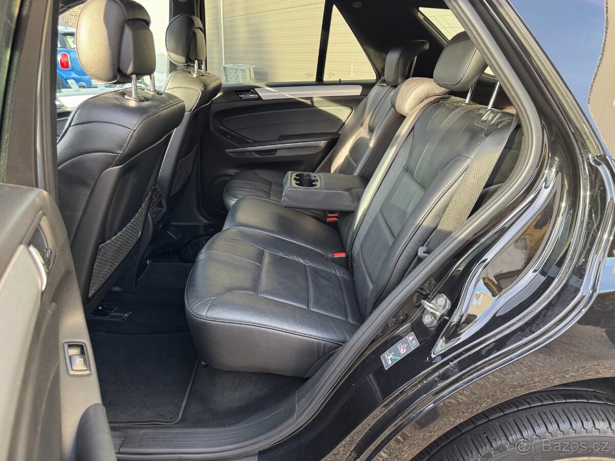 Mercedes-Benz ML 300 CDI 7G 136t km 4-Matic r.2010 - 13