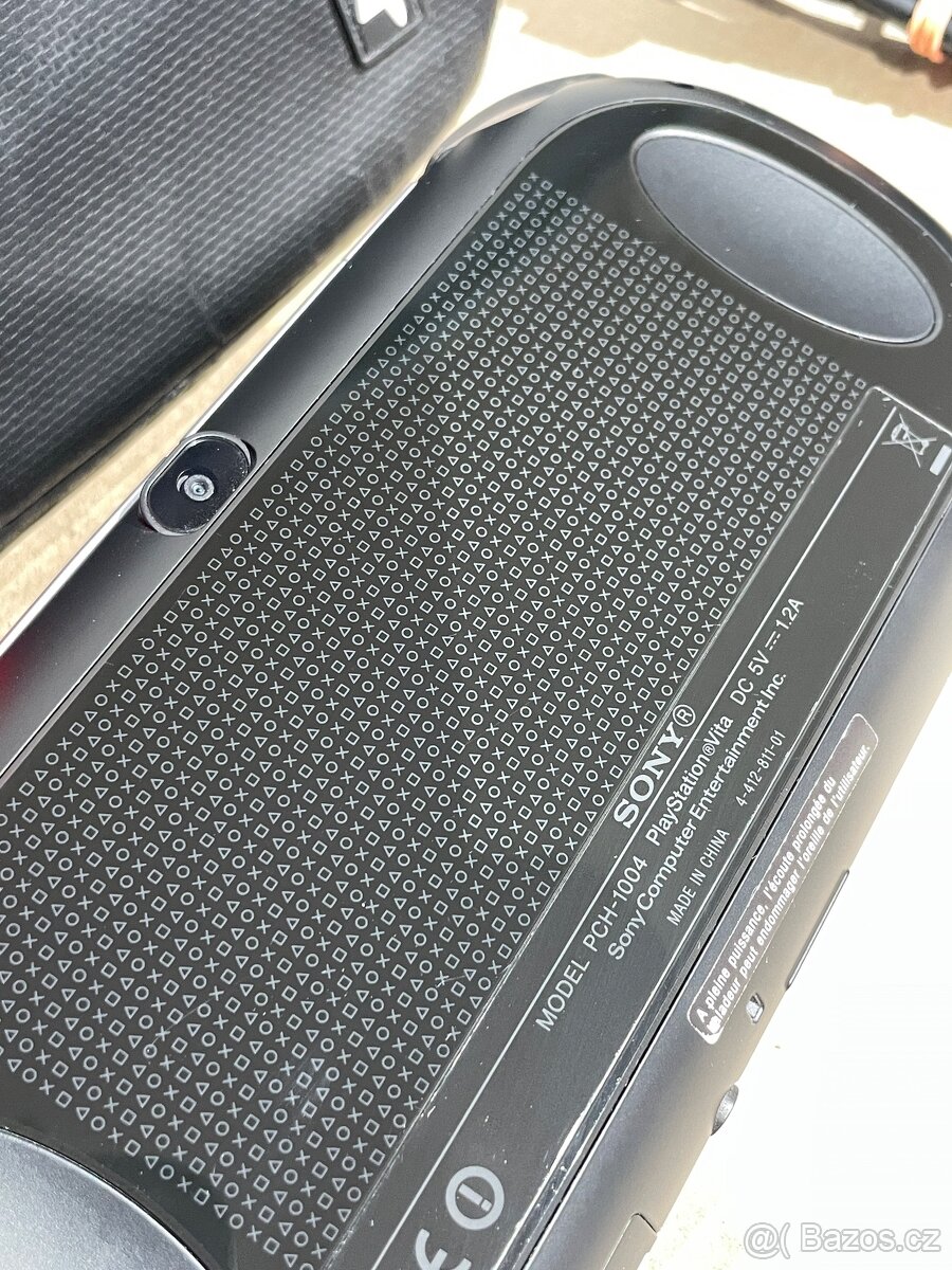 PS VITA PCH-1004 OLED displej -folia +8GB - 13