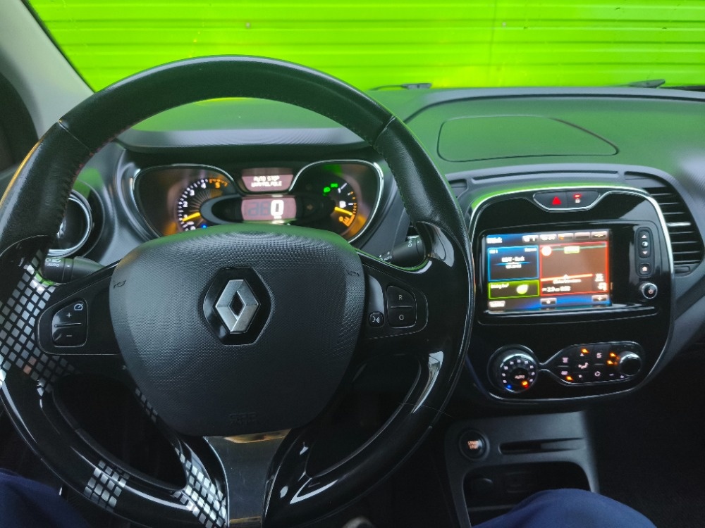 Renault Captur 1,5 dCi (2013) výbava Intens - 13