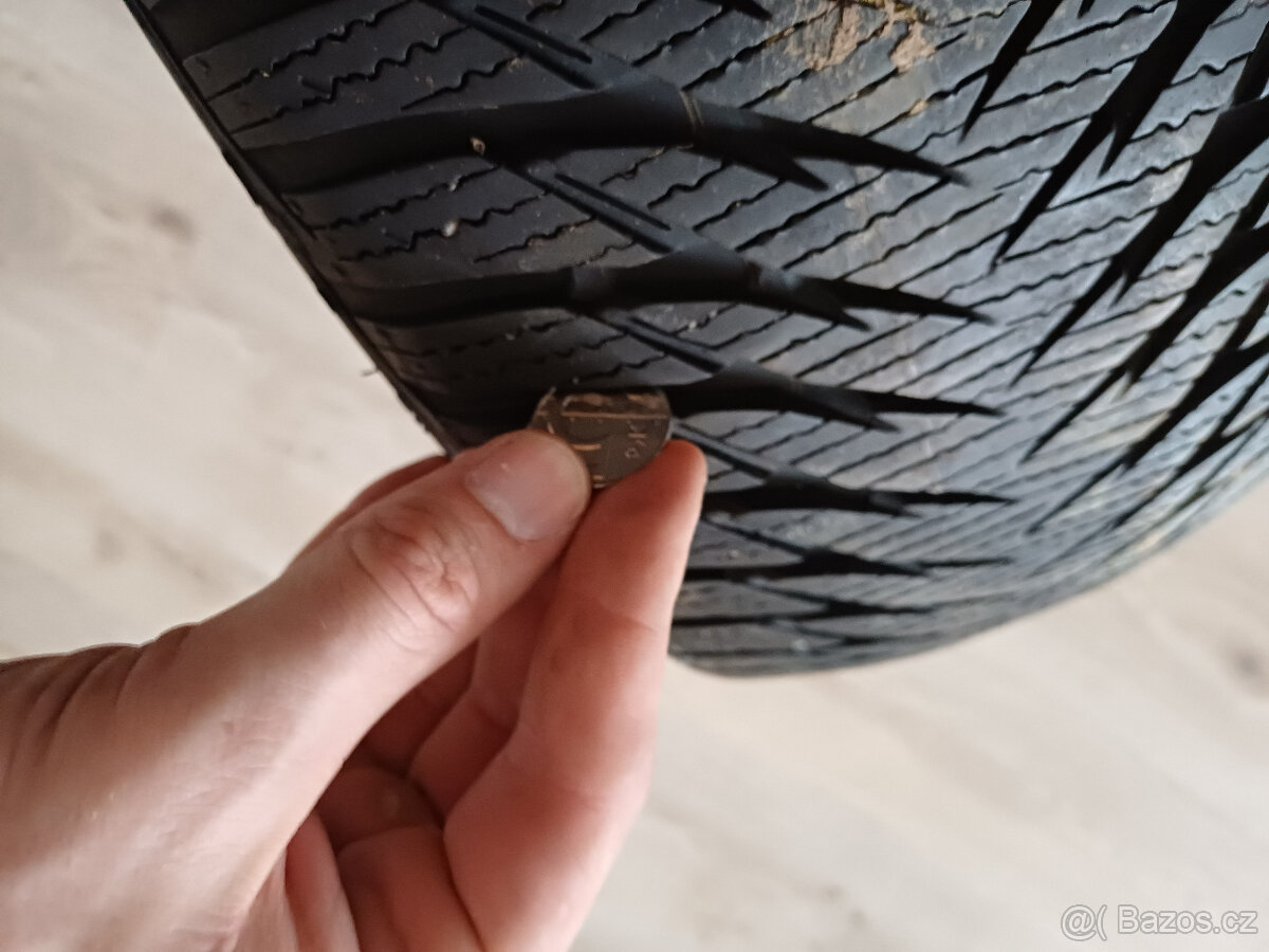 3ks Good Year Ultragrip 8 205/55 R16 - 13