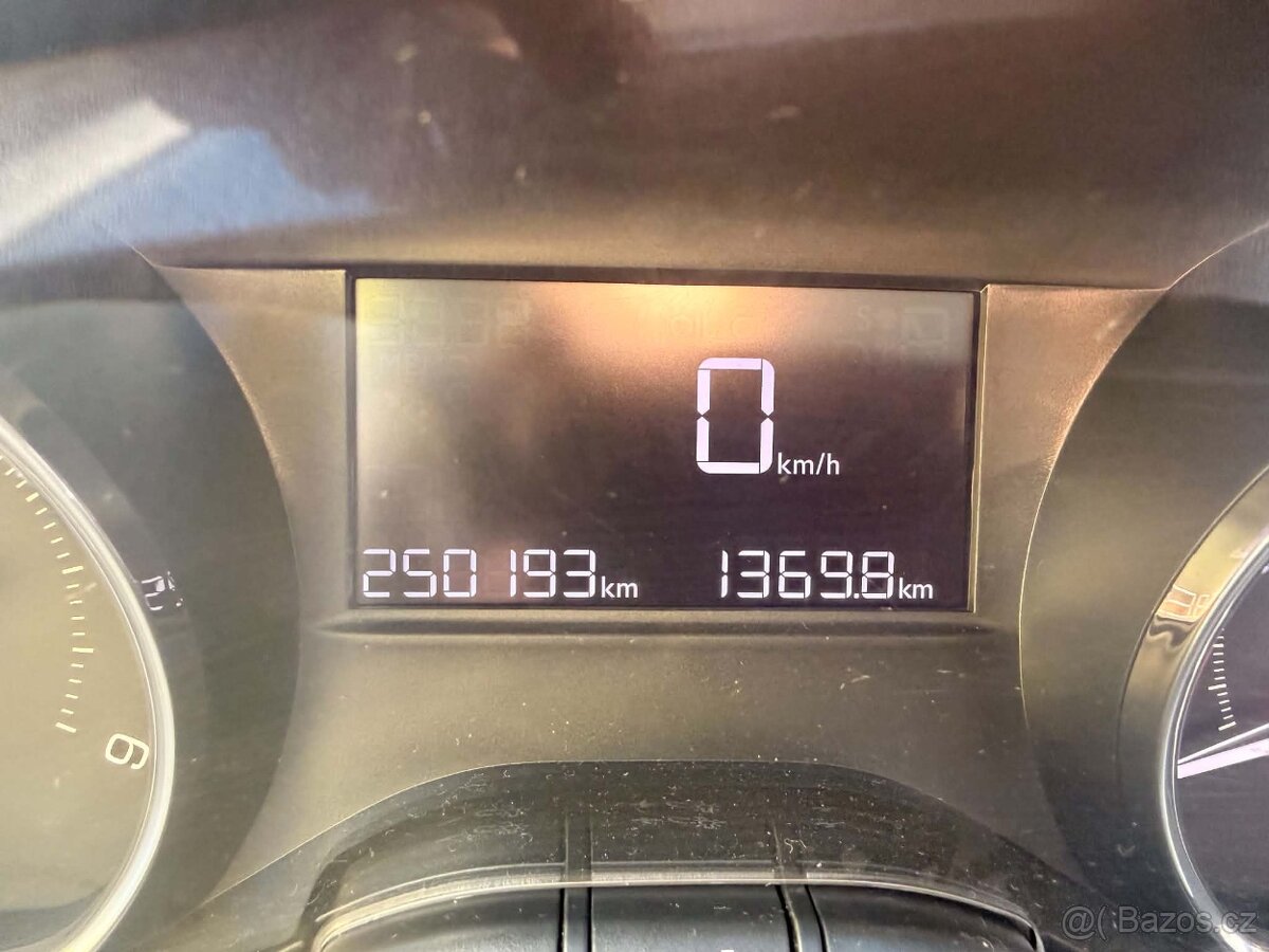 Peugeot 2008 - 13
