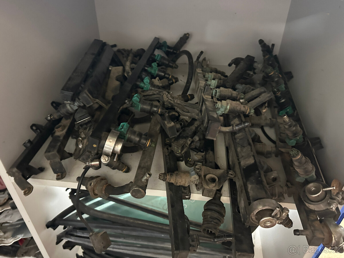 Prodám díly BMW E30,E28,E24,E32,E3,E21,E12 - 13