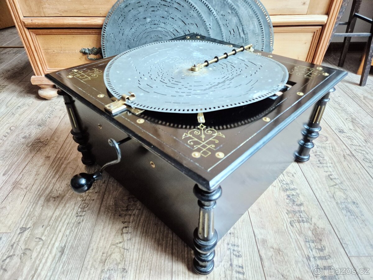 Velký starožitný hrací stroj, flašinet na kliku Amorette - 13