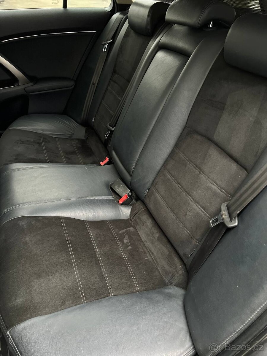 TOYOTA AVENSIS 2.2 D-4D 110 kW • 2011 • BOHATÁ VÝBAVA - 13