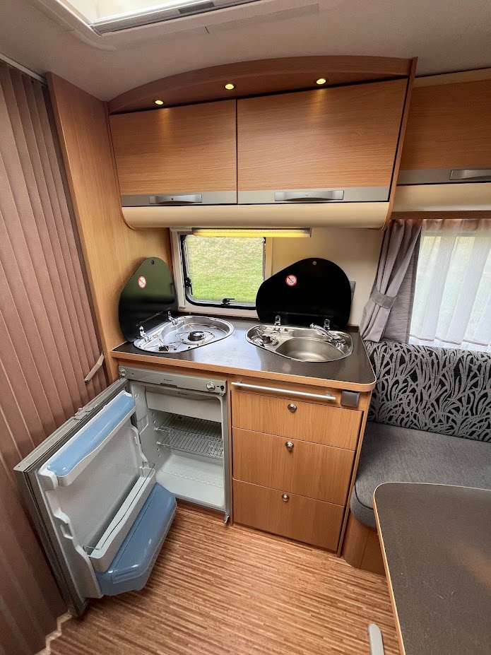Adria Adora 542 UT 2010, MOVER, PŘEDSTAN, SAMOSTATNÁ SPRCHA - 13