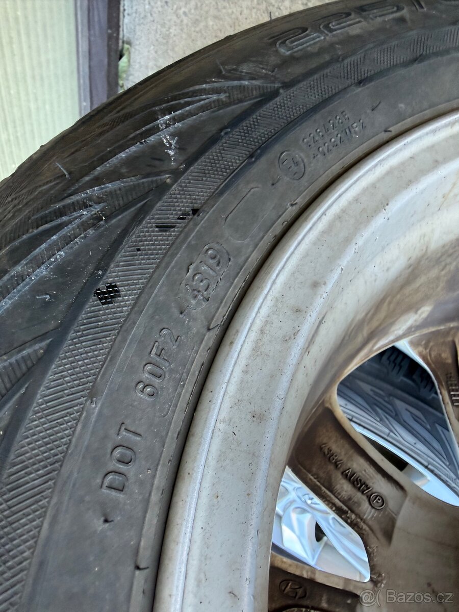 Alu kola Hyundai 5x114,3 R17 zimni Nokian 225/60/17 - 13