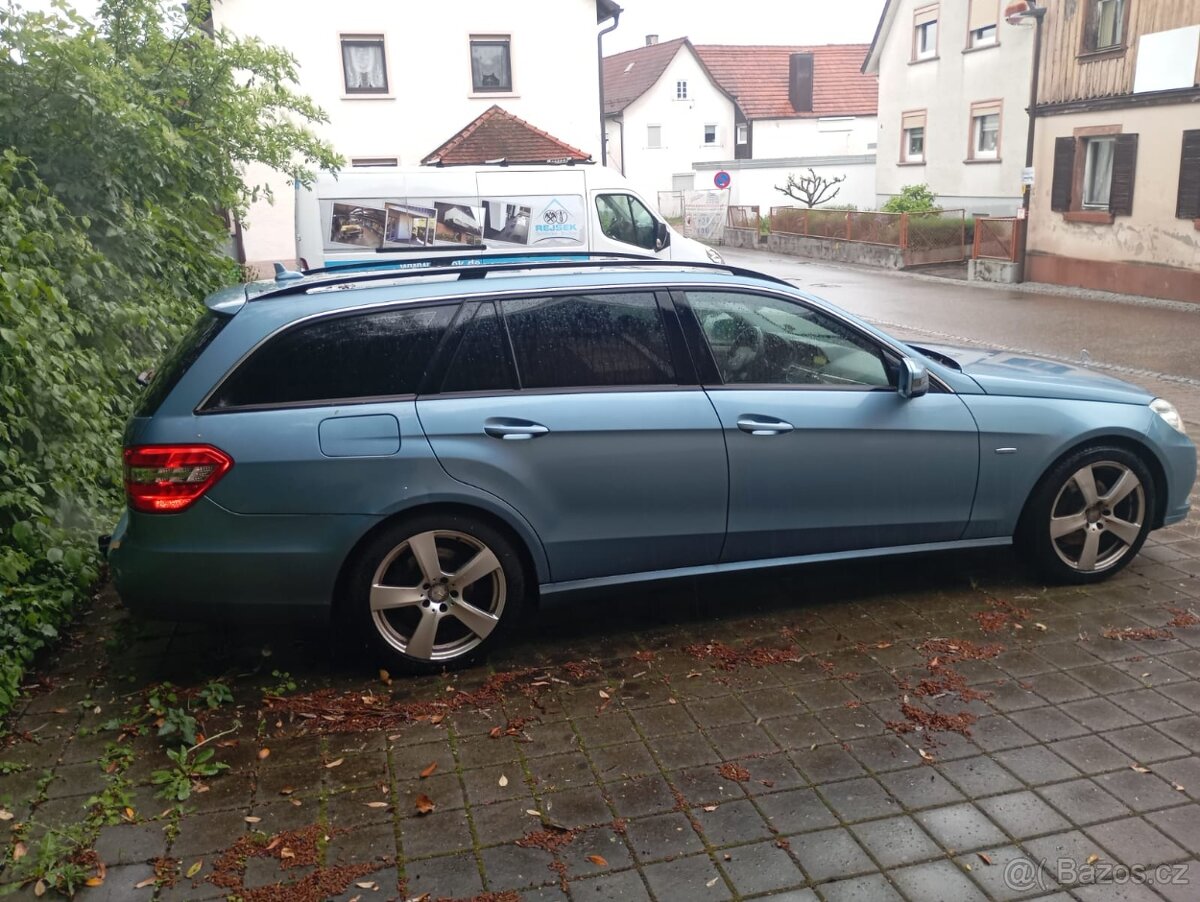 Prodam Auto znacky Mercedes-Benz E 200CDI - 13