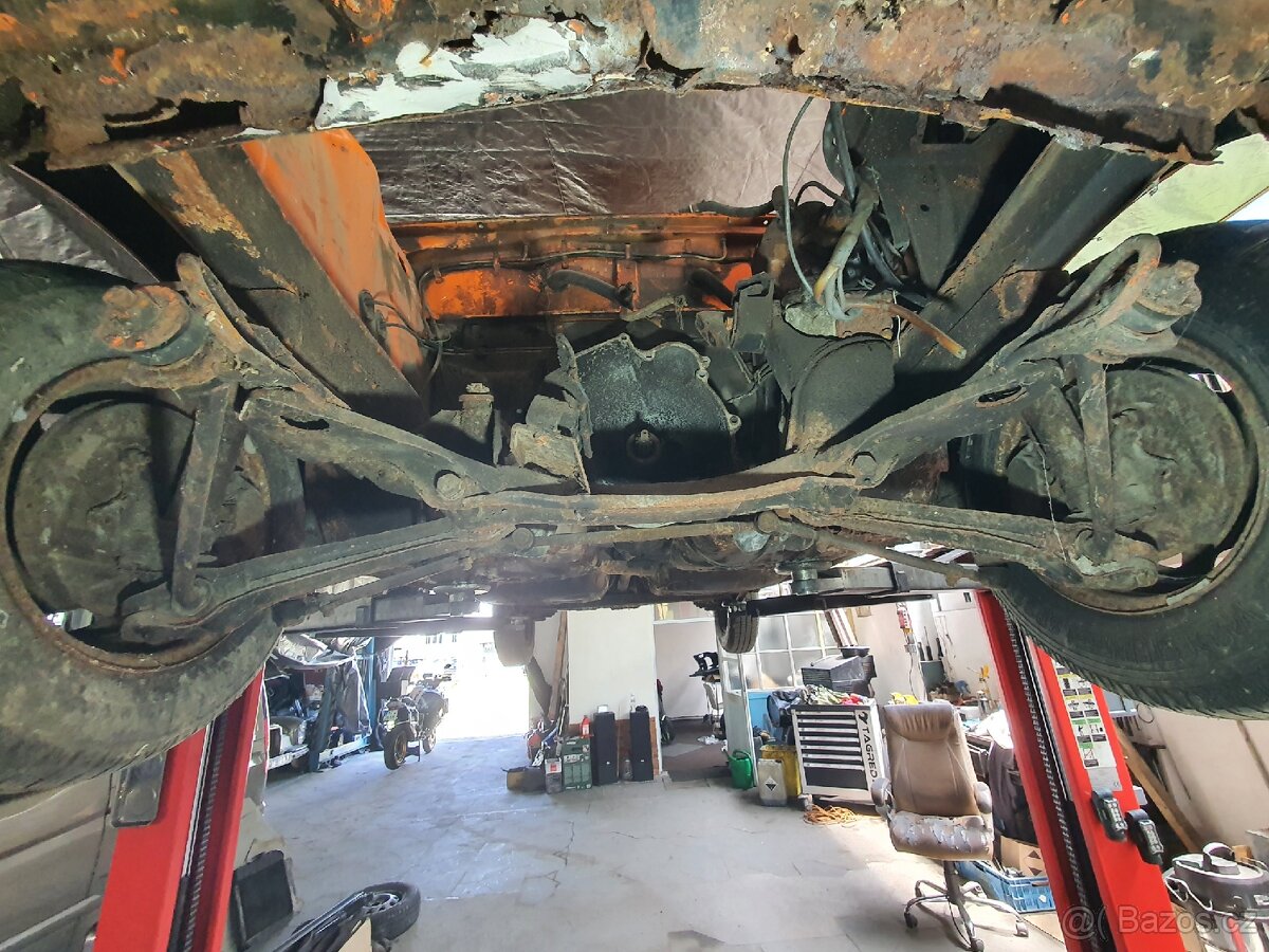 BMW 1602 na renovaci - 13