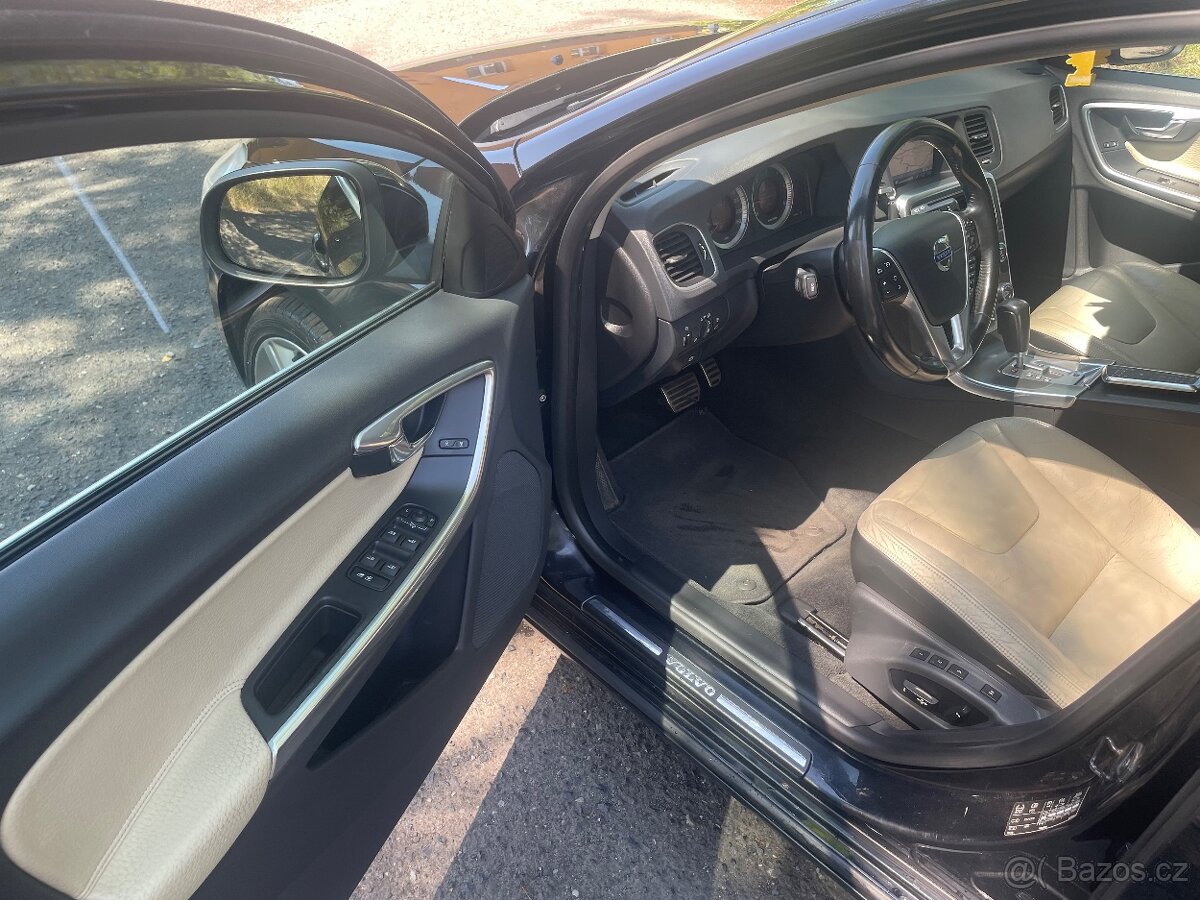 Prodám Volvo V60 D5,4x4 - 13