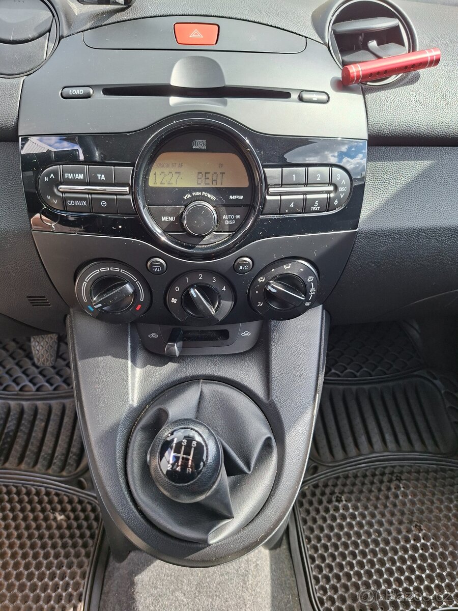 MAZDA 2, 1,3i 55kW (2013) - 13