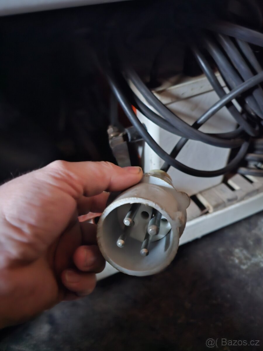 Zásuvky a kabely 230V + 380V - 16A, 25A, 32A, 60A - 13