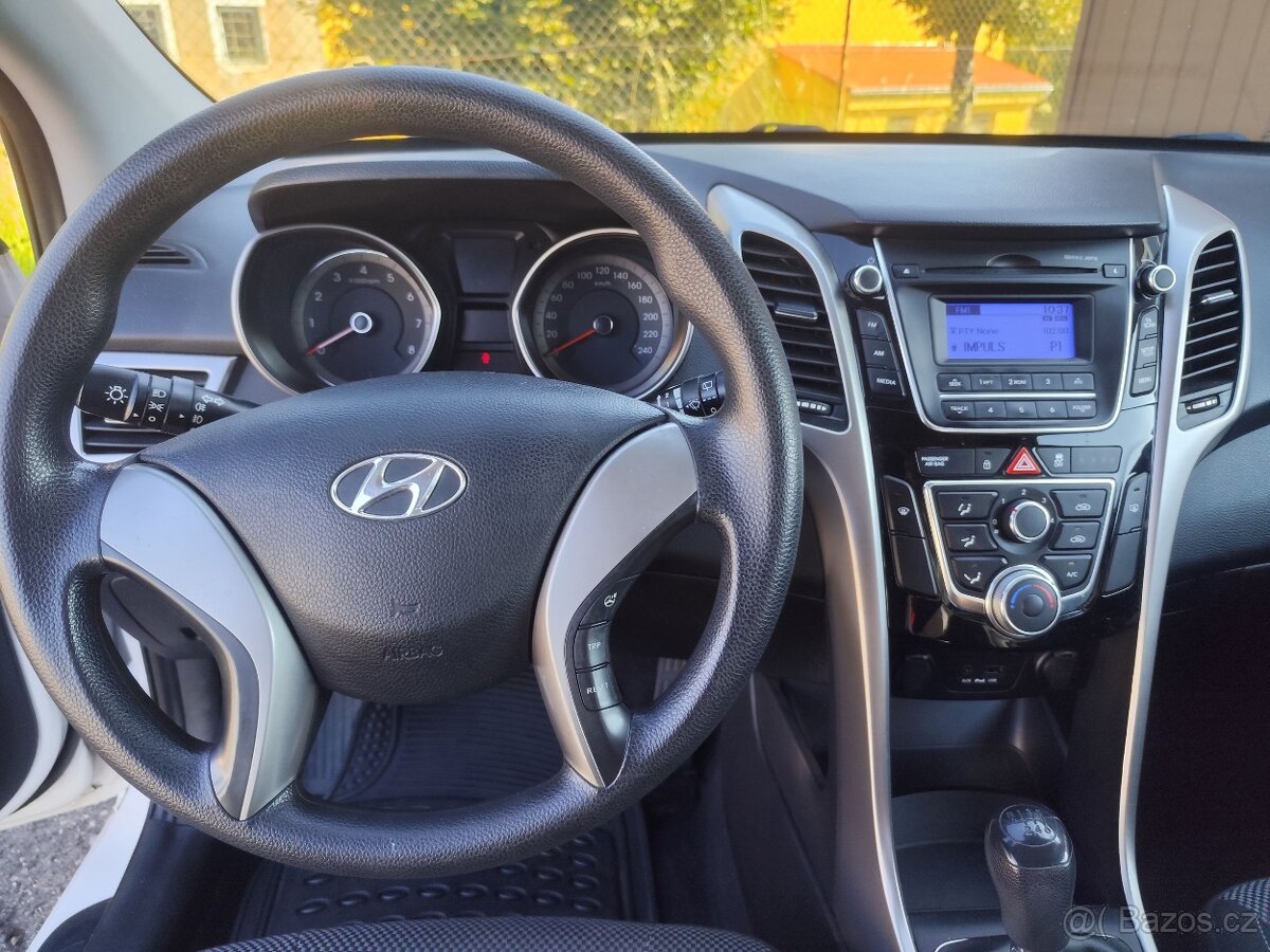 Hyundai i30 Cupe.1.4,16V,73kw.R.V.9/2014.STK Nová.Km 124 300 - 13