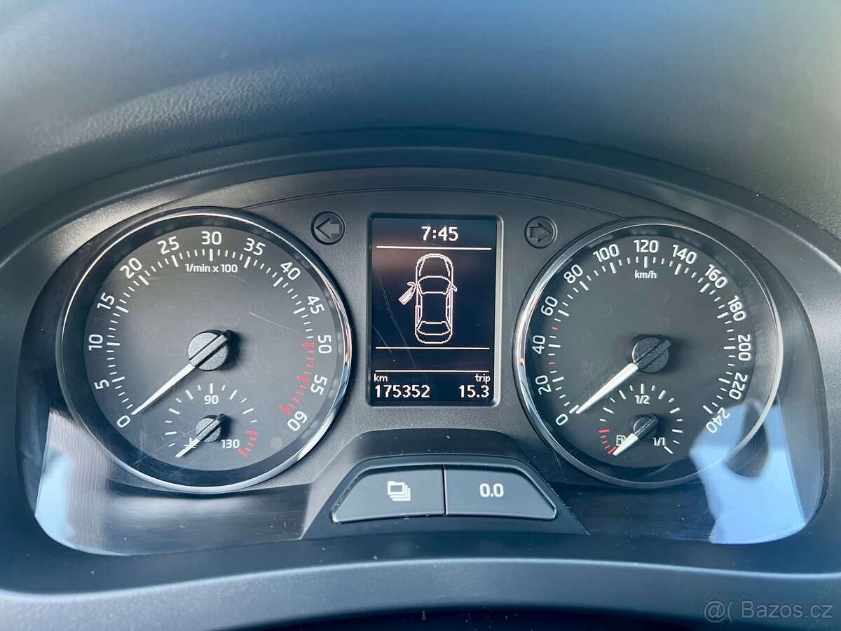 Škoda Rapid 1,6 TDi 77kW Elegance - 13