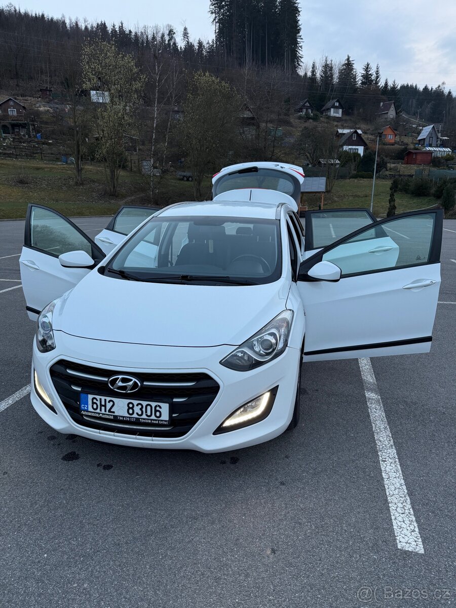 Hyundai i30 kombi 1.6 crdi - nafta, kupován v ČR, super stav - 13