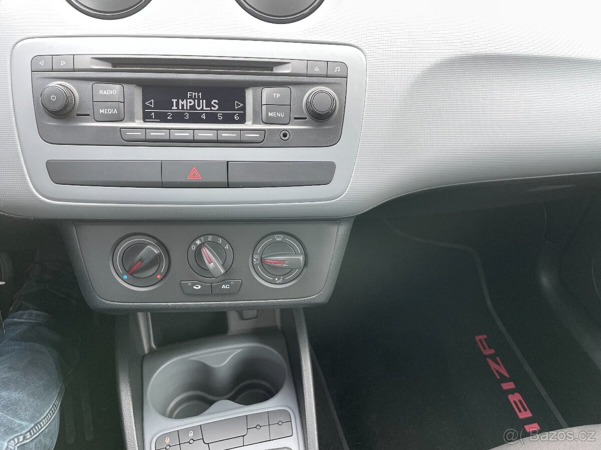Seat Ibiza,1.4i 63kw, rok 2014 nejeto 178000el. okna, klima - 13