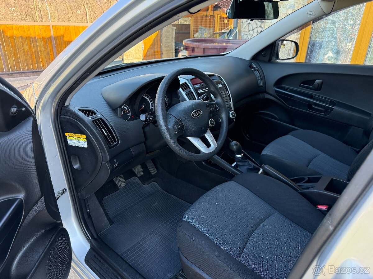 KIA Ceed SW - COMBI 38 000 KM BENZÍN - 13
