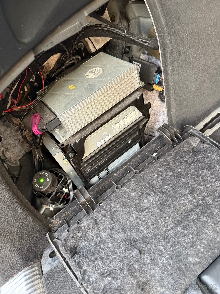 Audi A6 3.2 Fsi quattro NOVÁ STK - 13