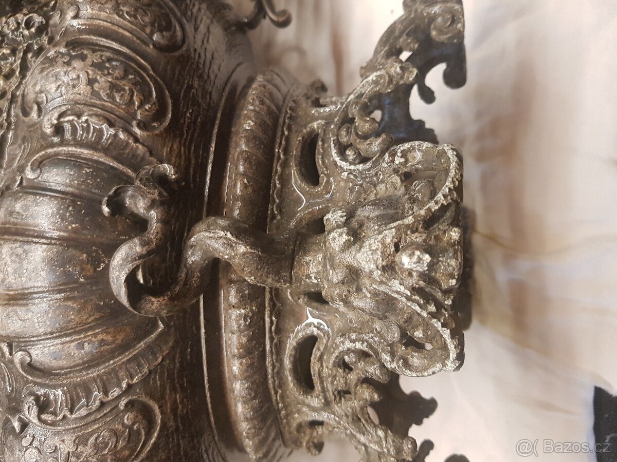 ZARDENIERA VELKA Okridleni draci - 13