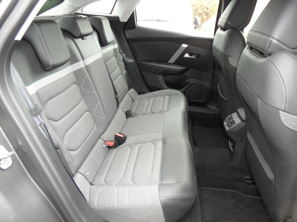 Citroen C4 1.2 PureTech,81kw,plná výbava,naj.105000km - 13