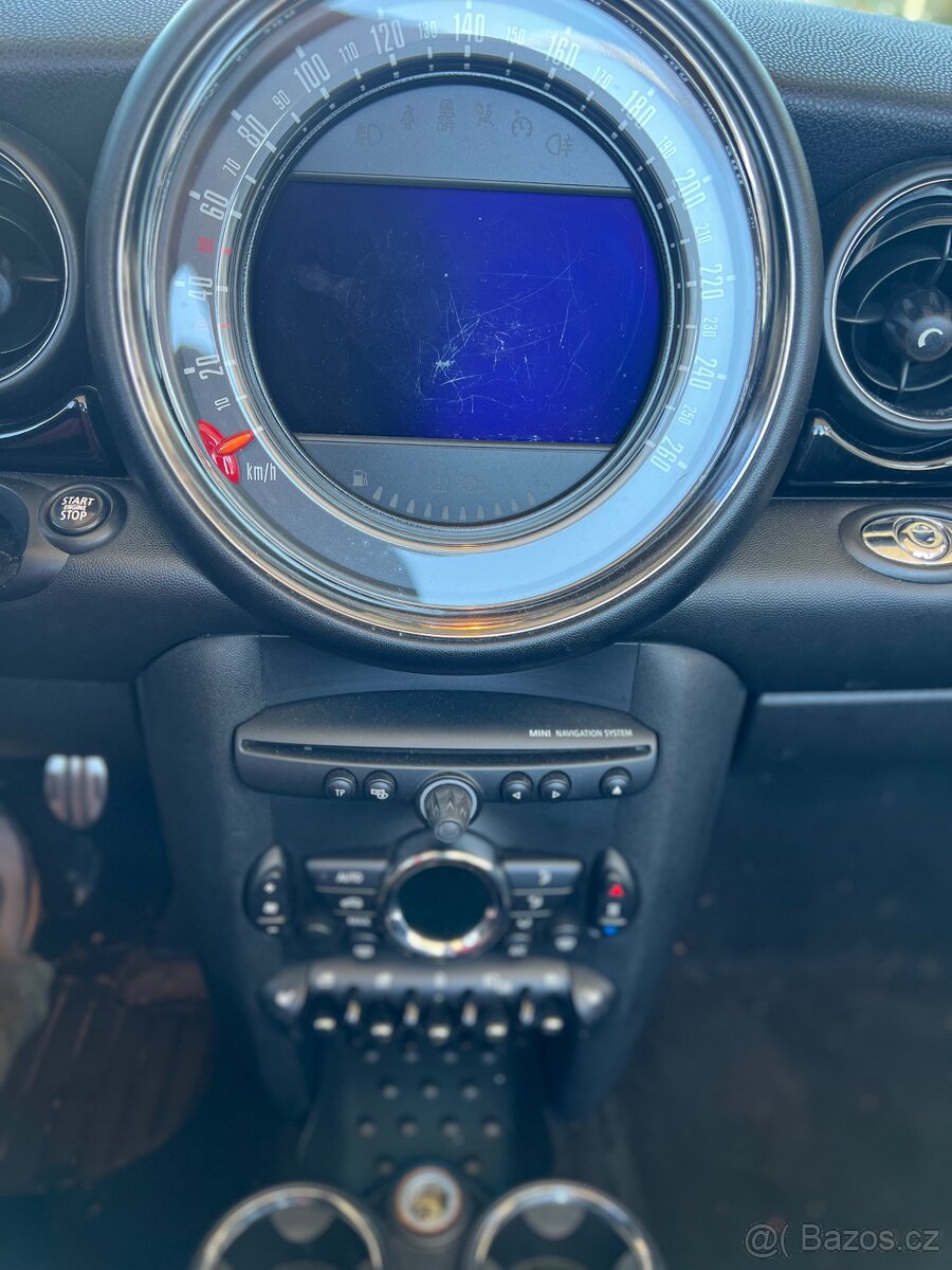MINI COOPER JCW 155kw Cabrio 2012-rezervace - 13