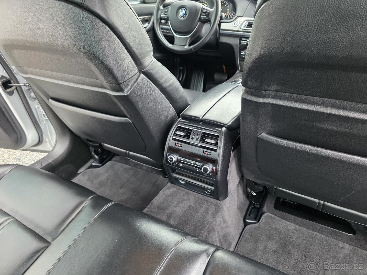 BMW Řada 7 740D X-Drive - 13