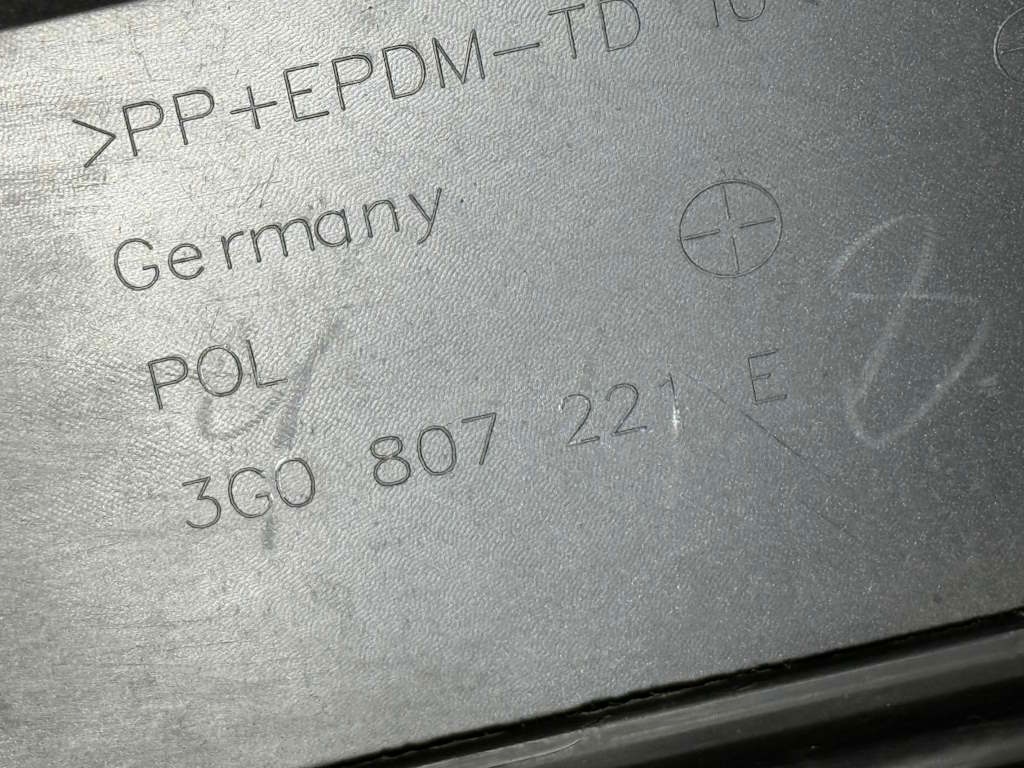 VW PASSAT B8 FACELIFT - náraznik 4xPDC - LA7C - 3G0807221E - 13