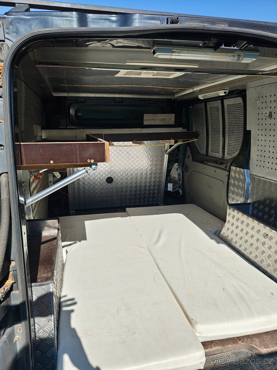 Opel Vivaro 2,0CDTI, rok 2008 - 13